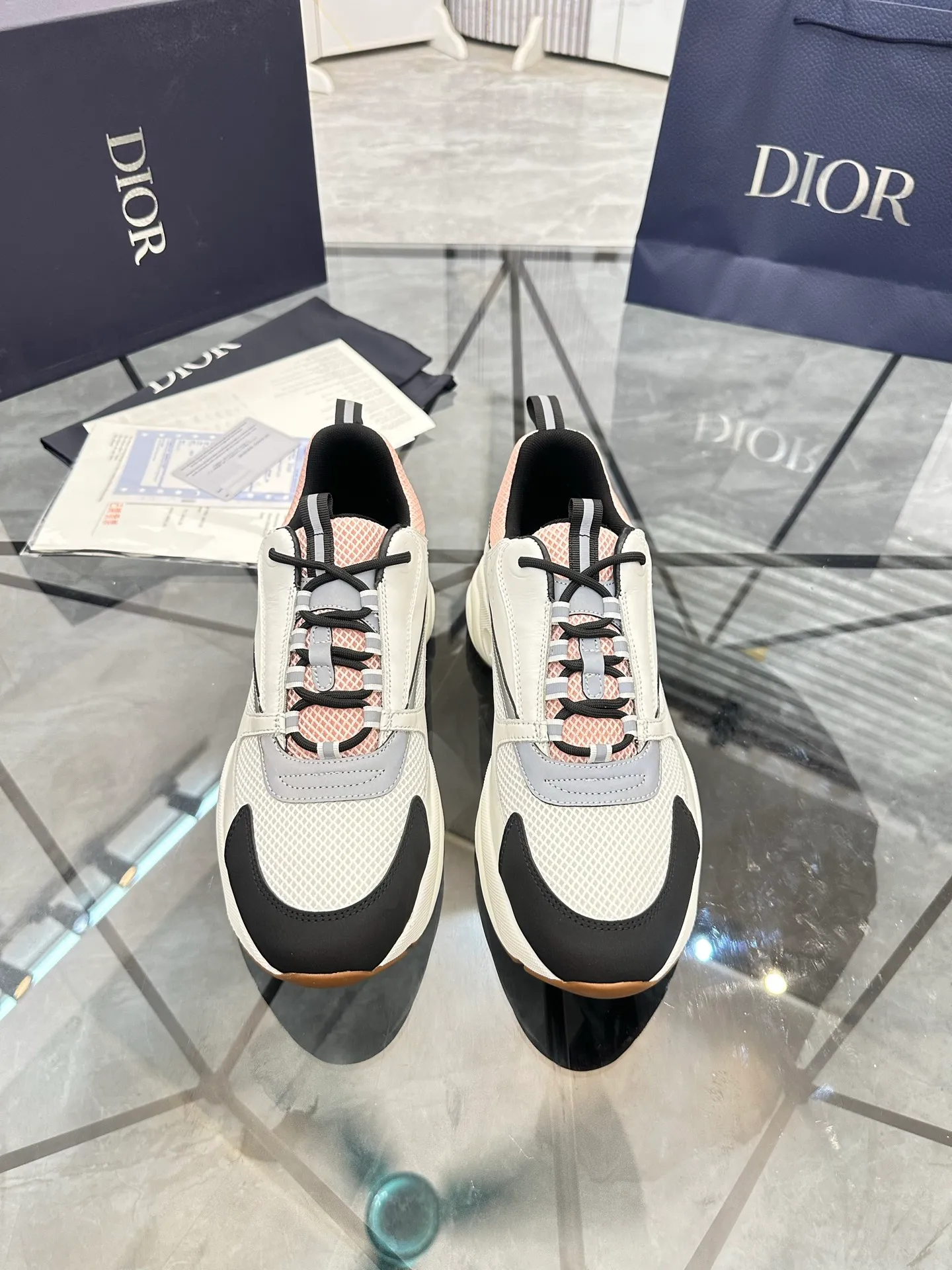 Men's shoes: 💰P460¥ Ready in Guangzhou, fully packaged Product trademark: Dior* "Dior*" low-top casual shoes Regular size: 38-46 (can be customized to 47) B22 Product materials: imported cowhide leather upper spliced ​​with original fabric, breathable lining, original outsole. Number: 920
